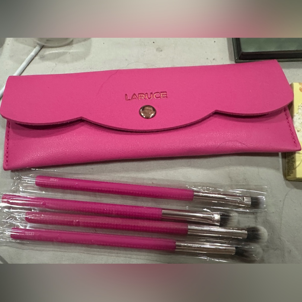 LARUCE Pink Makeup Brush Set